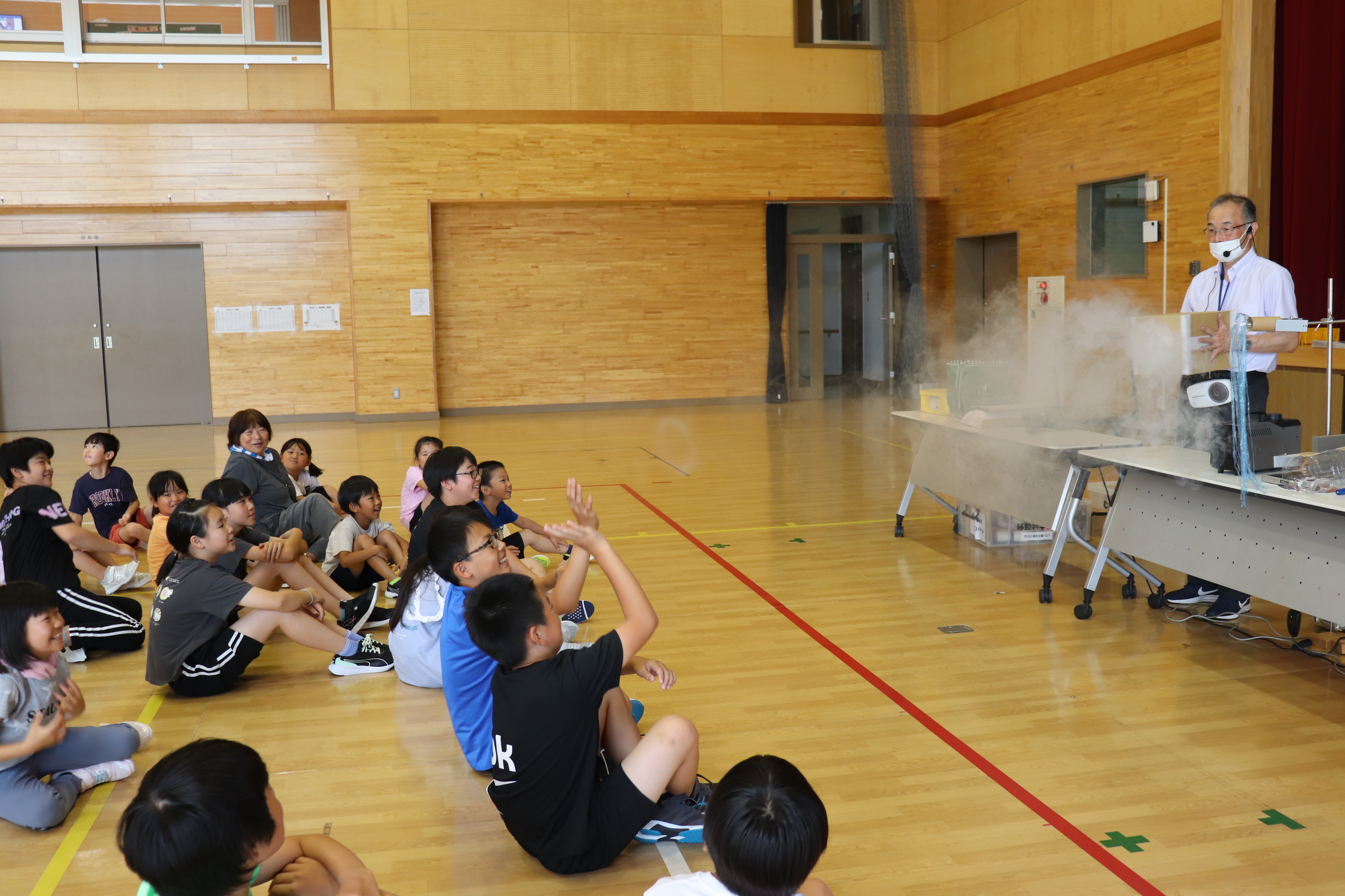 空気の動きを感じる実験