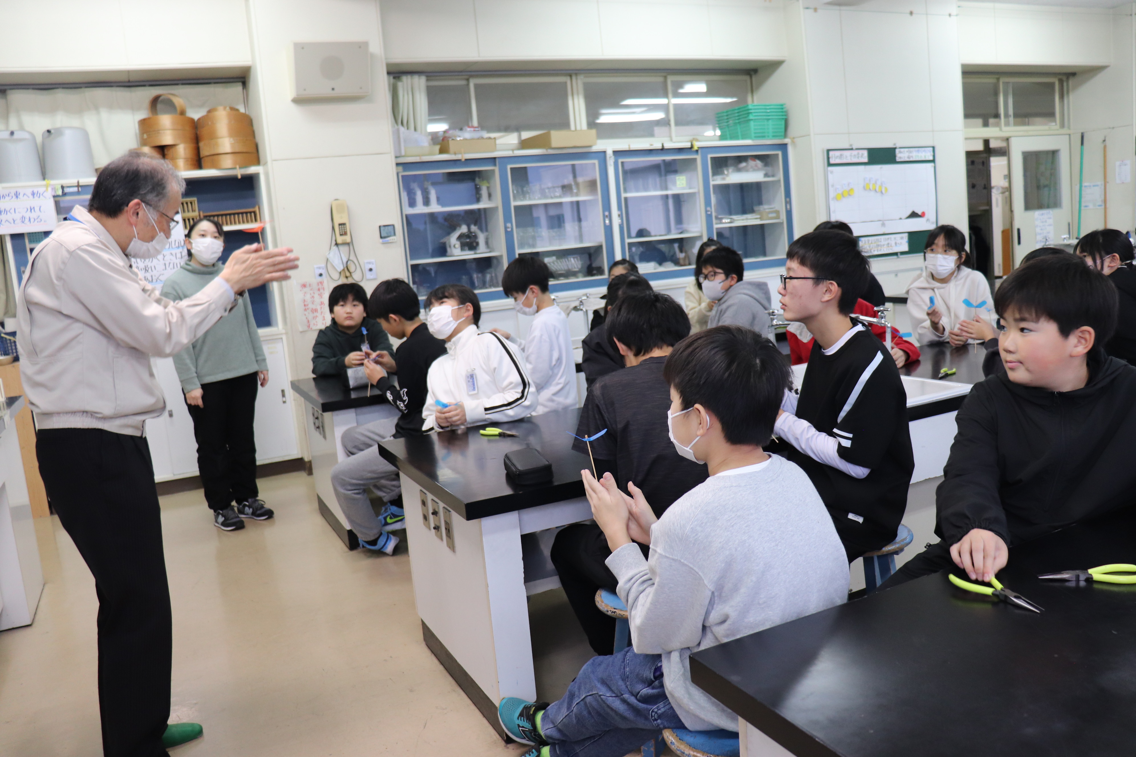 空気の動きを感じる実験